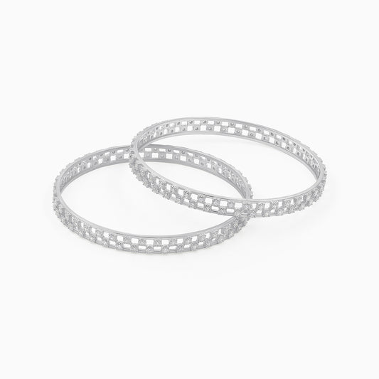 Striking 925 Sterling Silver Bangle